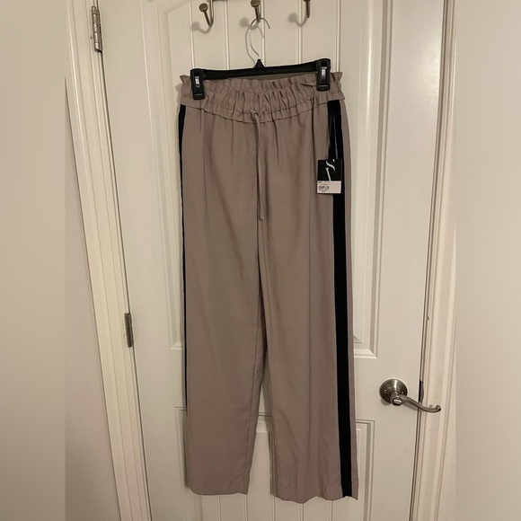 Simply‎ Vera Vera Wang paper bag waist pocketed pants beige,black tuxedo stripe - Picture 1 of 16